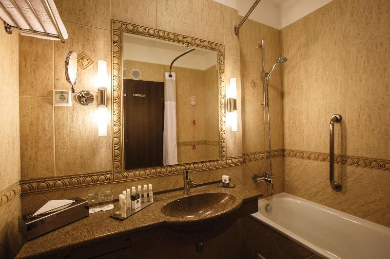 اتاق استاندارد با تخت بزرگ, Doubletree By Hilton Hotel Sighisoara   Cavaler
