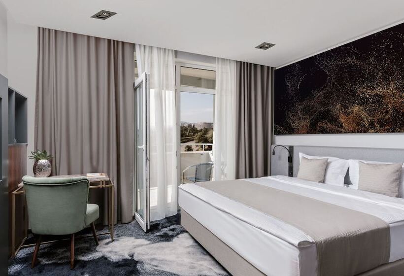 Standard Room with Balcony, River Park