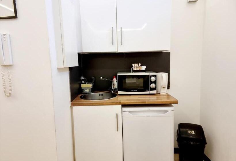 Четырехместный Номер Стандарт, London Stay Apartments