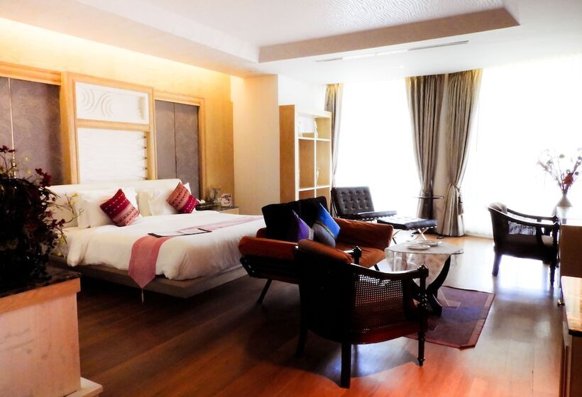 Президентский Люкс, Vartika Resovilla Kuiburi Beach Resort And Villas