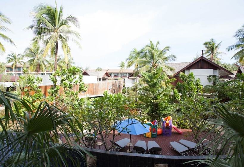 Номер Deluxe Вид на Бассейн, Graceland Khaolak Beachfront Resort