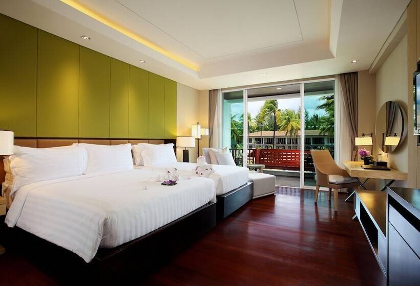 Номер Deluxe Вид на Бассейн, Graceland Khaolak Beachfront Resort