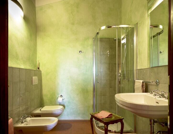 디럭스 트리플 룸, Relais Borgo Petrognano
