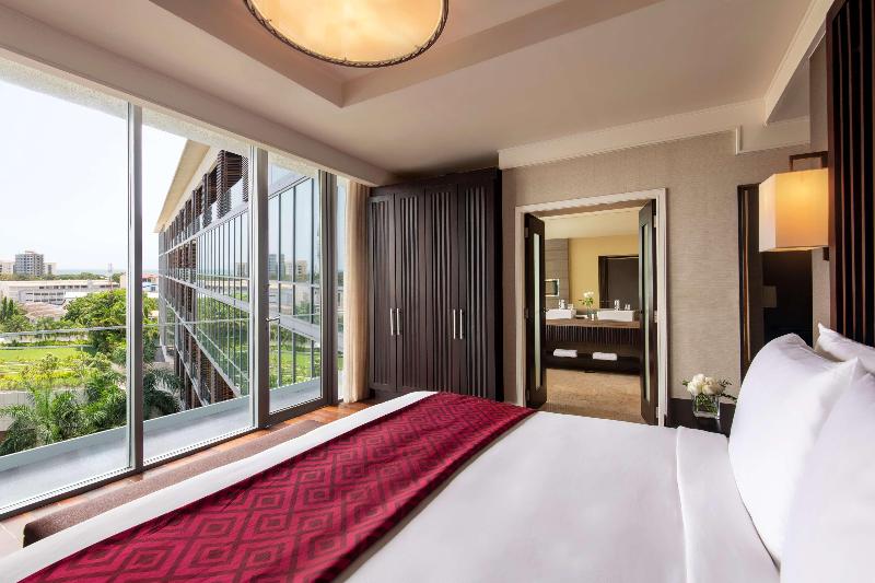 Полулюкс Вид на Бассейн, Kempinski Hotel Gold Coast City