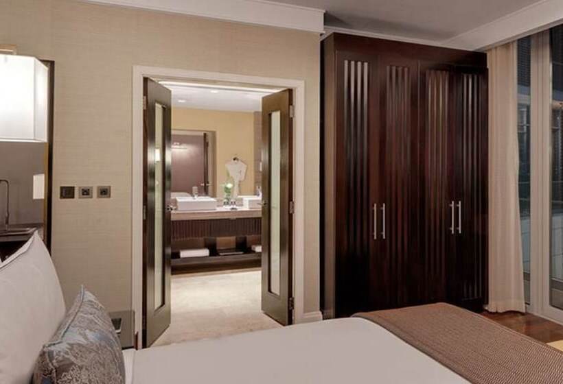 Полулюкс Вид на Бассейн, Kempinski Hotel Gold Coast City