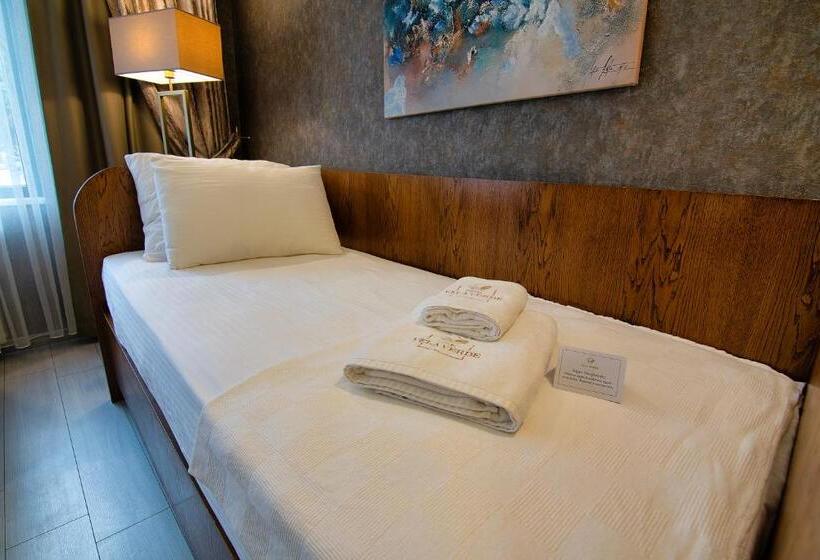 سوییت خانوادگی, Vela Verde Hotel & Spa