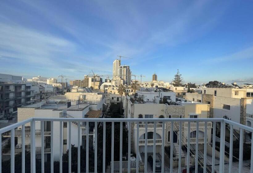 اتاق لوکس با بالکن, Casa Leon Malta