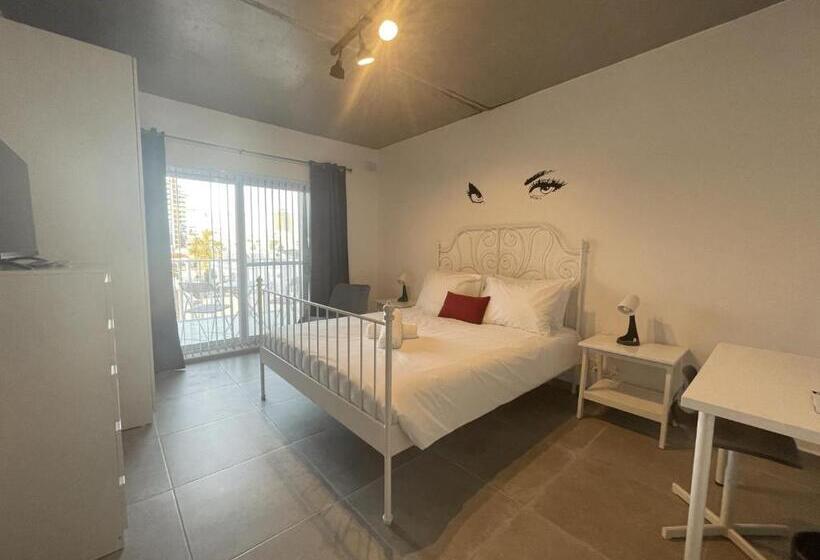 اتاق لوکس با بالکن, Casa Leon Malta