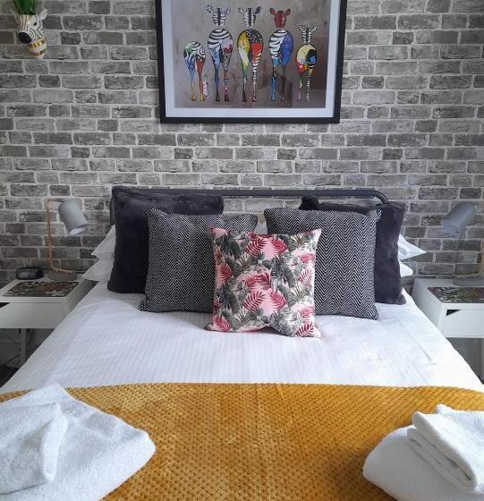 Трехместный Номер Комфорт, Lansdowne Simply Stay