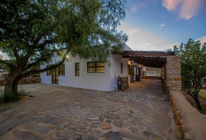 Дом 3 Спальни, Desert Wind Private Guest And Game Farm