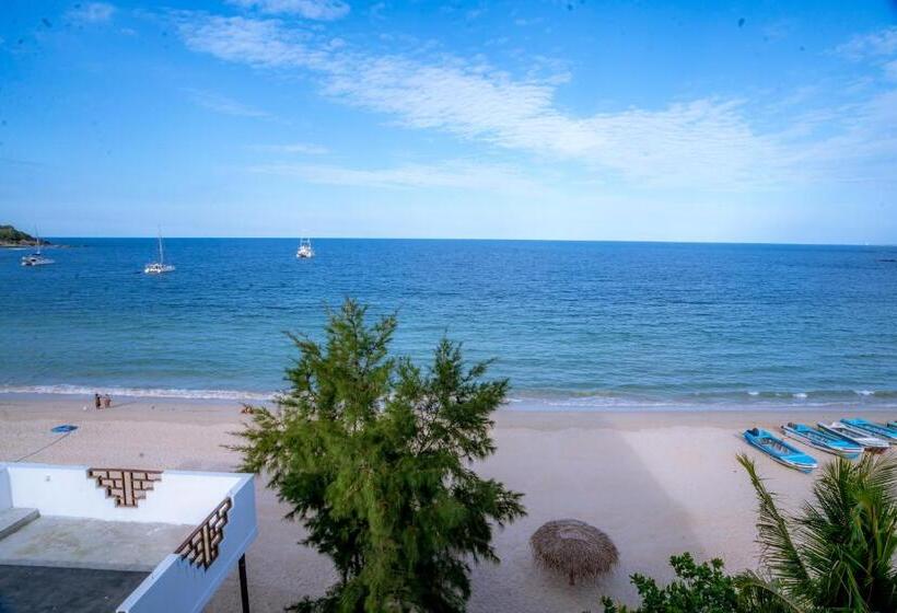 Номер Deluxe Вид на Море с Балконом, Trinco Beach By Dsk