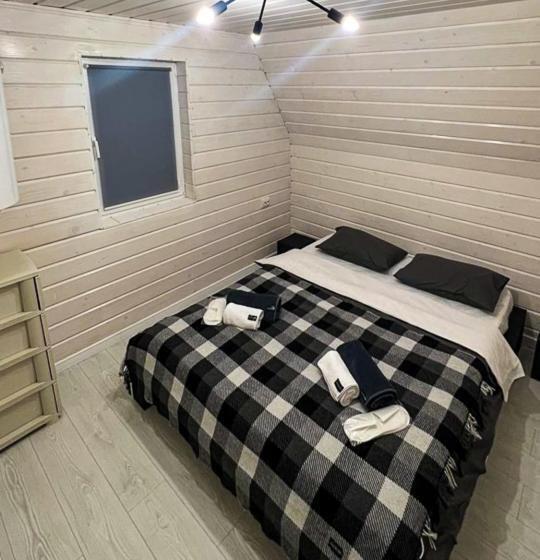 Дом 2 Спальни, Kitica House