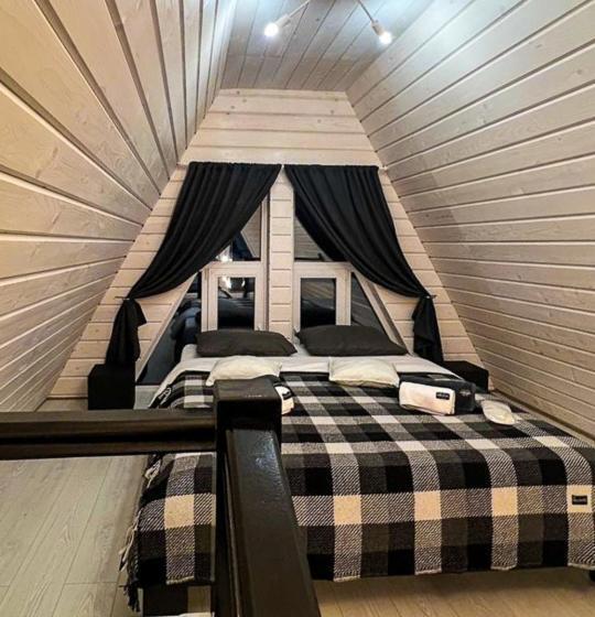 Дом 2 Спальни, Kitica House