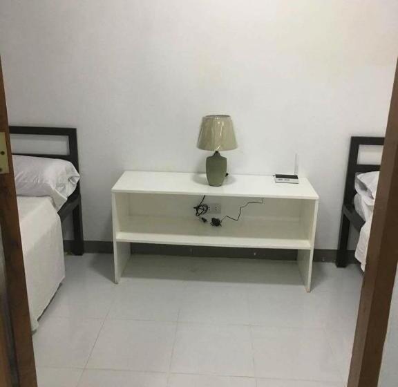 اتاق استاندارد, Chillax Inn