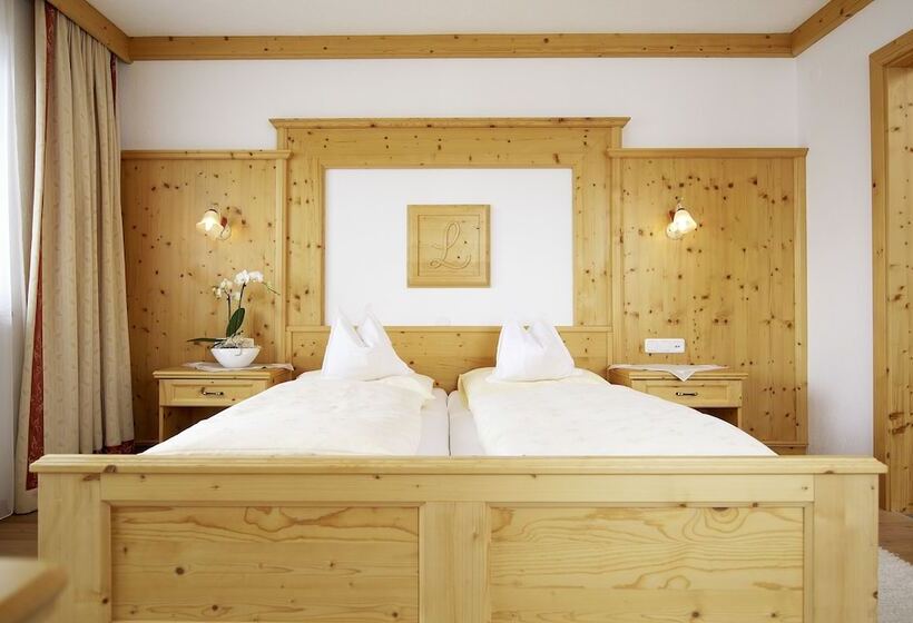 اتاق سوپریور با چشم‌انداز کوهستان, Alpenhotel Laurin