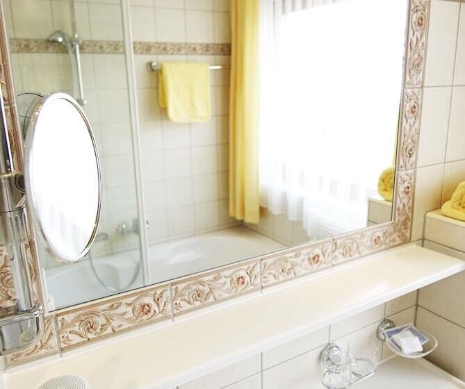 اتاق سوپریور با چشم‌انداز کوهستان, Alpenhotel Laurin