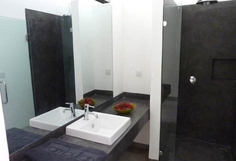 اتاق لوکس با چشم‌انداز باغ, Rambutan Resort – Phnom Penh