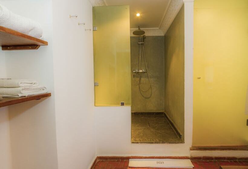 주니어 스위트, Blanco Riad