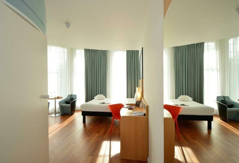 Номер Премиум, Ibis Edinburgh Centre South Bridge – Royal Mile