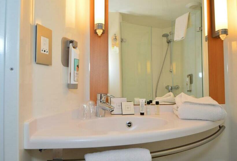 Номер Премиум, Ibis Edinburgh Centre South Bridge – Royal Mile