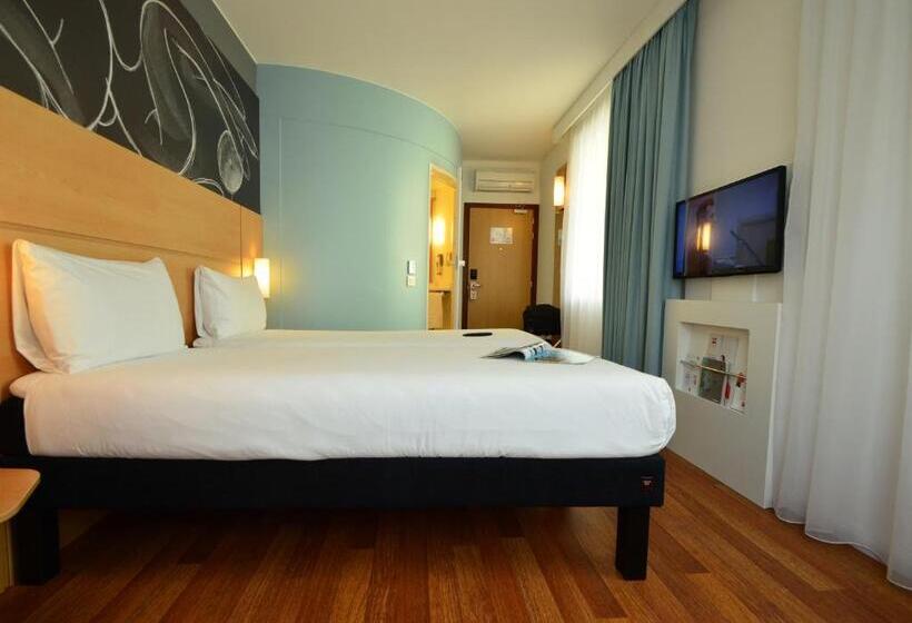 Номер Стандарт, Ibis Edinburgh Centre South Bridge – Royal Mile