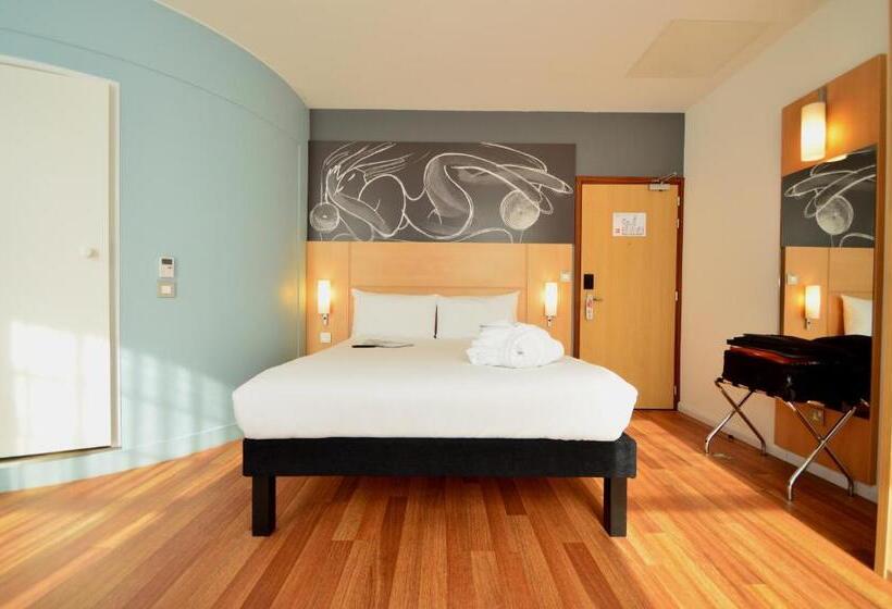 Номер Стандарт, Ibis Edinburgh Centre South Bridge – Royal Mile