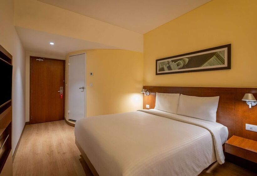 Номер Superior, Ibis New Delhi Aerocity   An Accor Brand