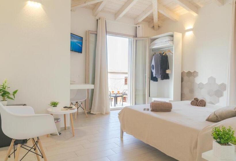 اتاق لوکس با تخت بزرگ, Seaside Home