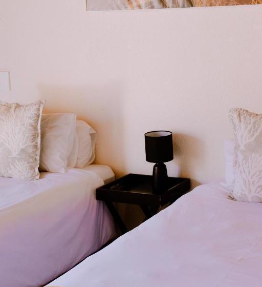 اتاق لوکس, Desert Dreams B&b