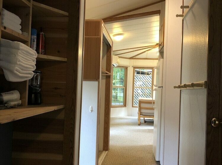 오두막, Hakuba Canadian Lodge