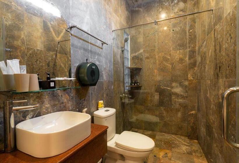 اتاق اکونومی, Hoa My Ii