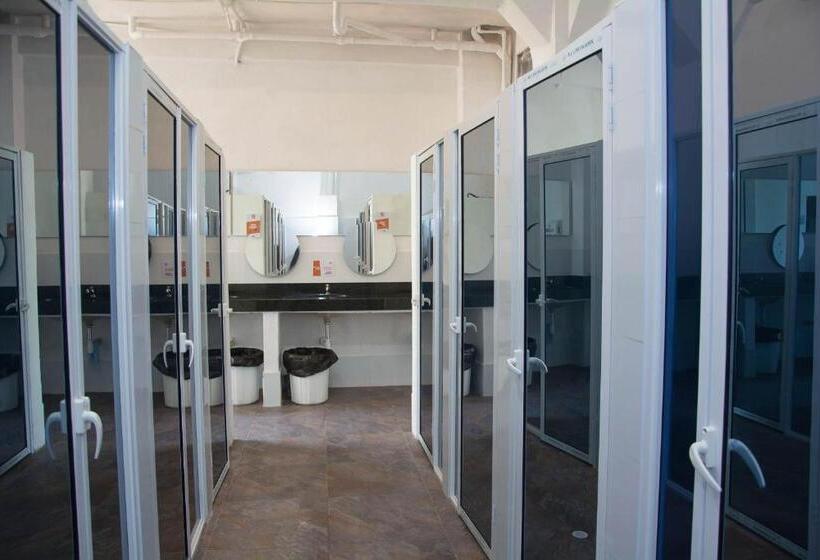 Кровать в Общей Комнате, Media Luna Hostel