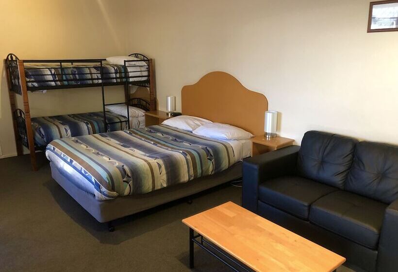 패밀리 룸, Sheffield Motor Inn