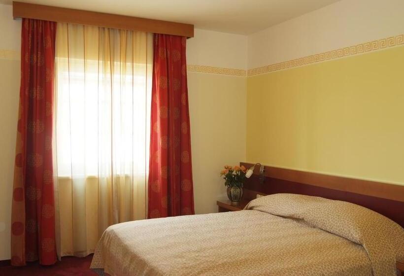 اتاق استاندارد یک نفره, Vila Emei