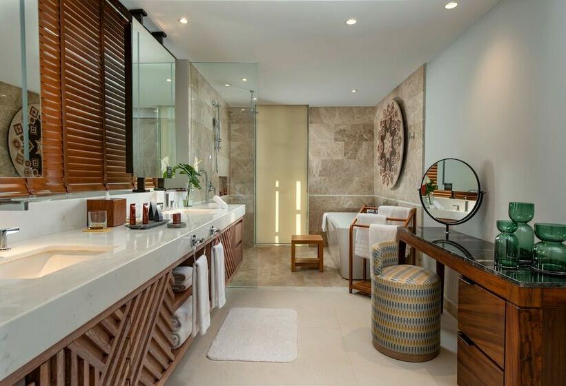 Suite cu Vedere la Mare, Conrad Punta De Mita