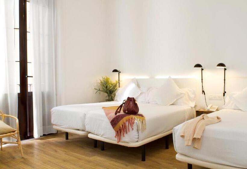 اتاق خانوادگی, Som Nit Born