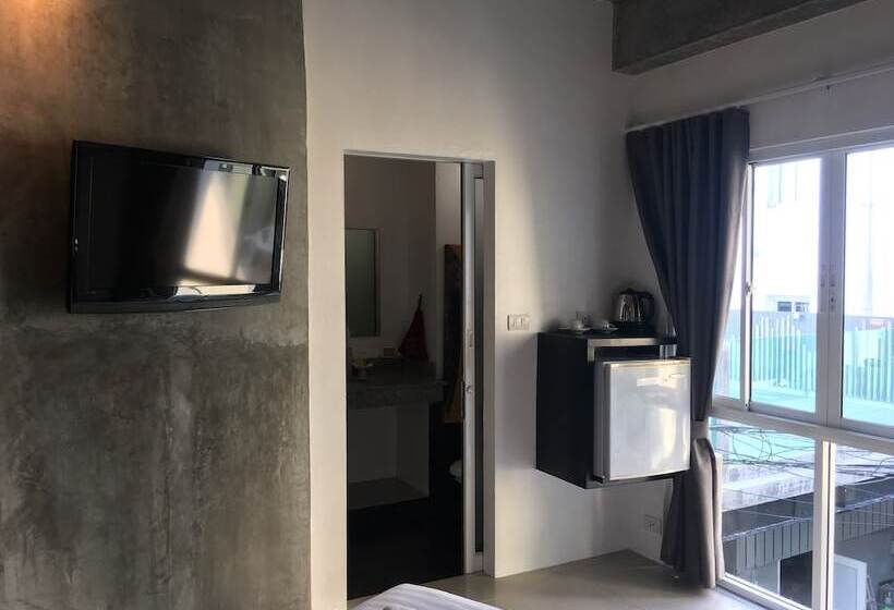 스탠다드 스튜디오 더블 침대, The Front Hotel And Apartments