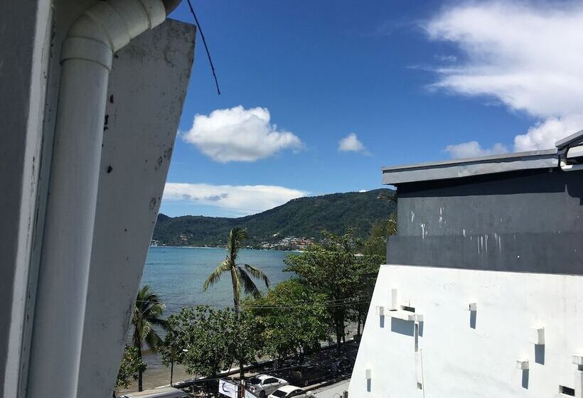 클럽 스튜디오, The Front Hotel And Apartments