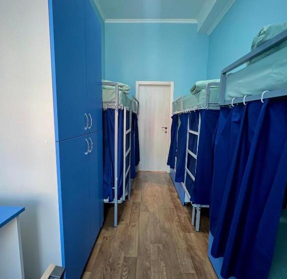 تختخواب در اتاق مشترک, Hostel On Universytet