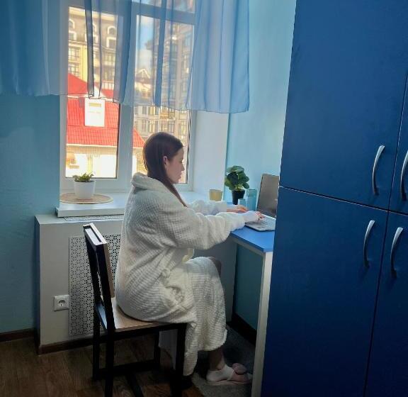 تختخواب در اتاق مشترک, Hostel On Universytet