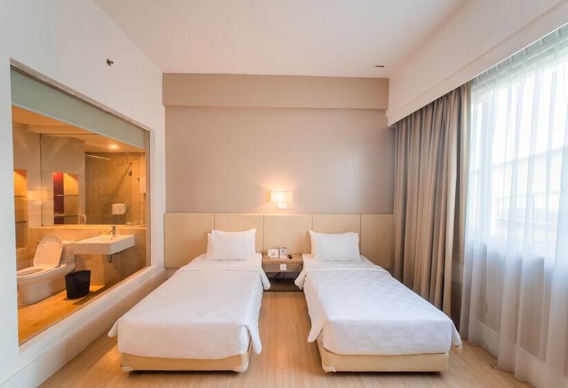 Номер Deluxe, Grand Jatra Hotel Balikpapan
