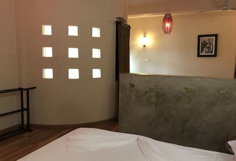 اتاق لوکس, Thambapanni Retreat