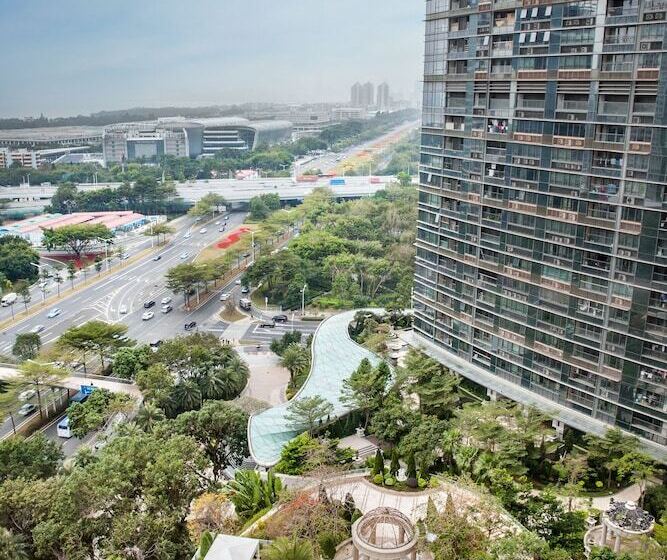 Номер Deluxe, The Langham  Shenzhen