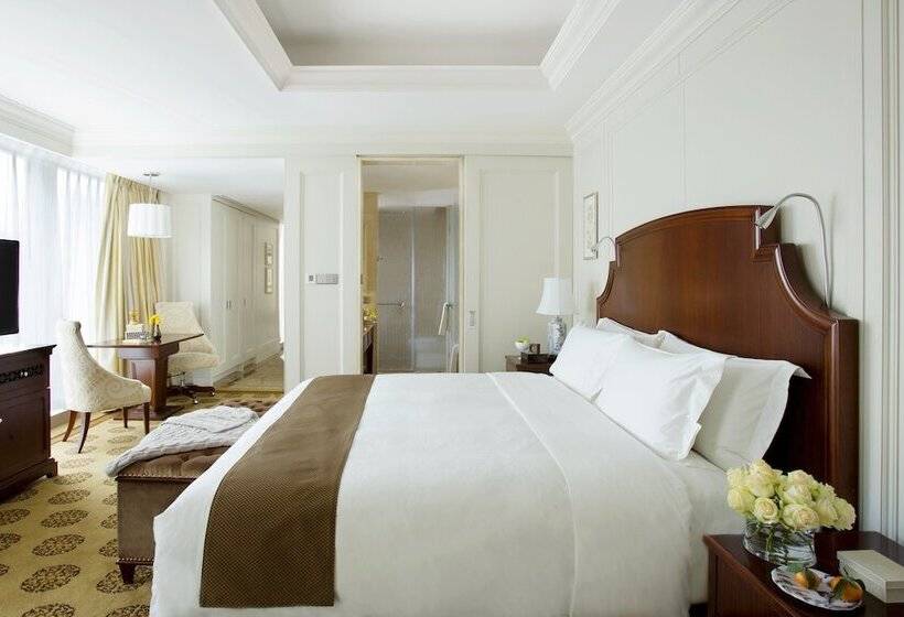 Номер Deluxe, The Langham  Shenzhen