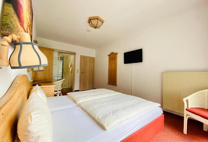Номер Стандарт с Балконом, Landhotel Edersee