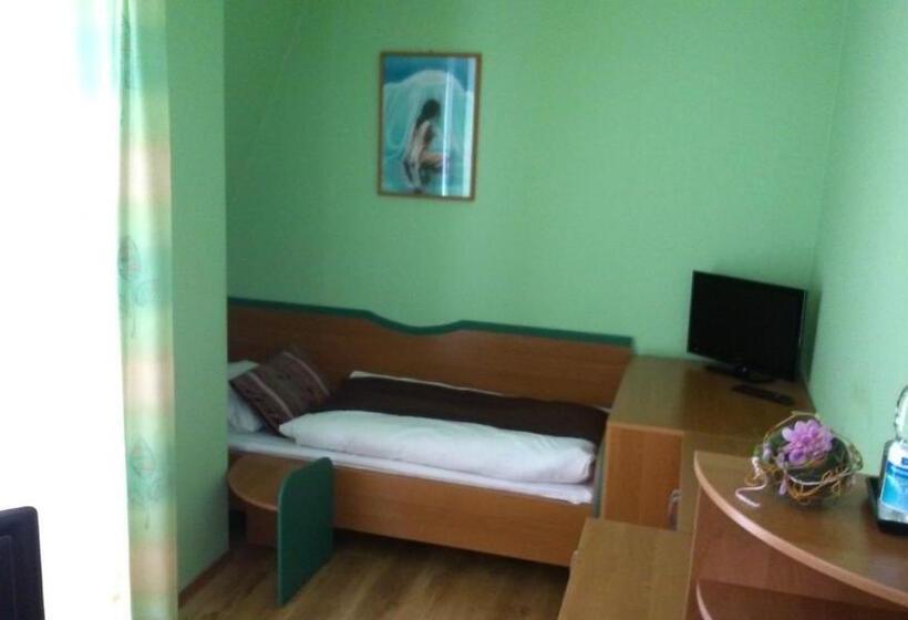 Standard Room with Balcony, Penzión Rekrea