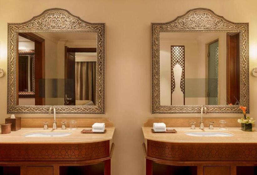 스위트 킹사이즈 침대, Ajman Saray, A Luxury Collection Resort, Ajman