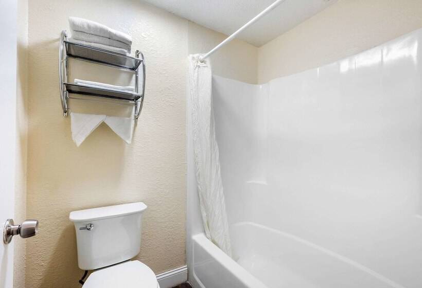Номер Стандарт 2 Двуспальные Кровати, Econo Lodge By Choice   Cape Cod