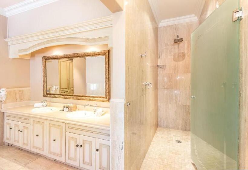 Люкс Вид на Горы, L Ermitage   Franschhoek Chateau & Villas