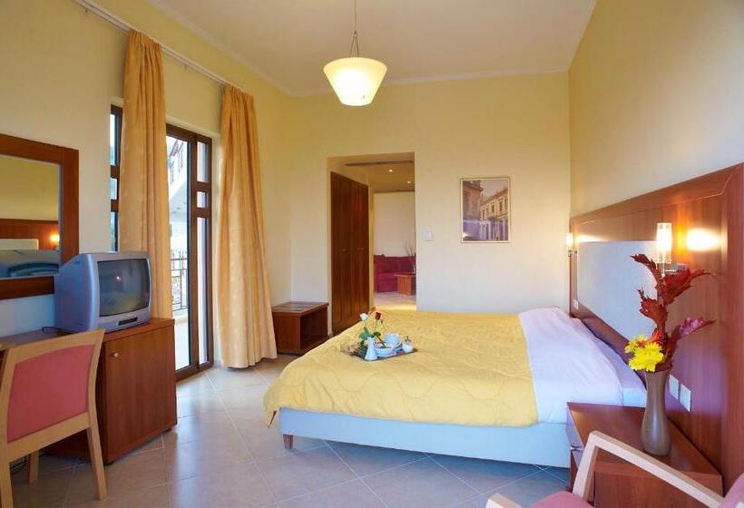 Номер Стандарт Трехместный, Parnis Palace Hotel Suites